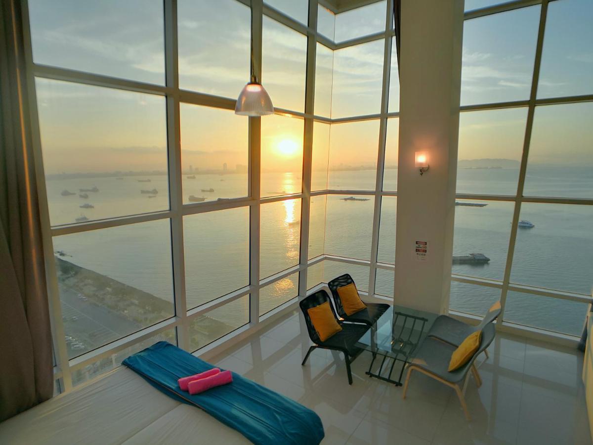 Maritime Suites By Comfy George Town Exteriör bild