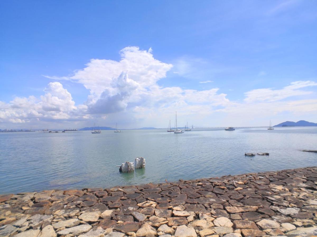Maritime Suites By Comfy George Town Exteriör bild