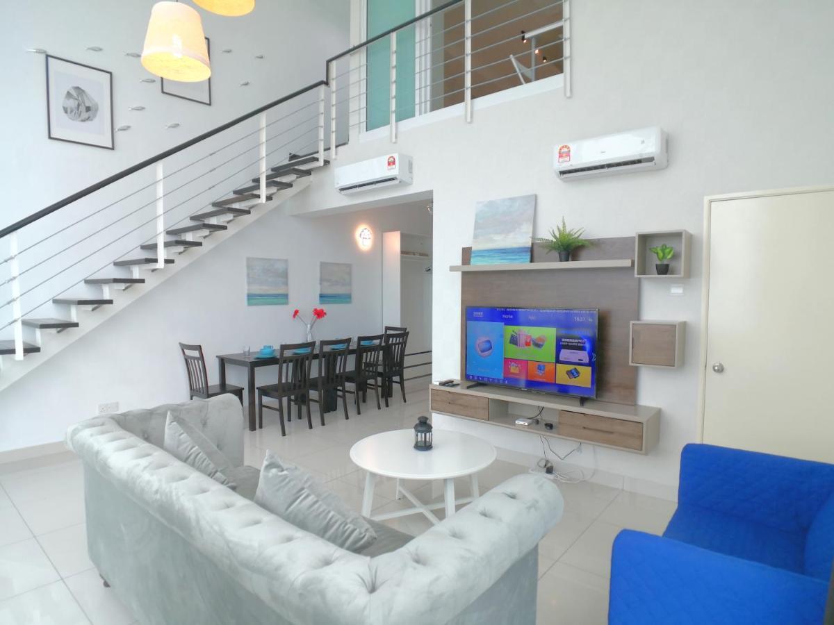 Maritime Suites By Comfy George Town Exteriör bild